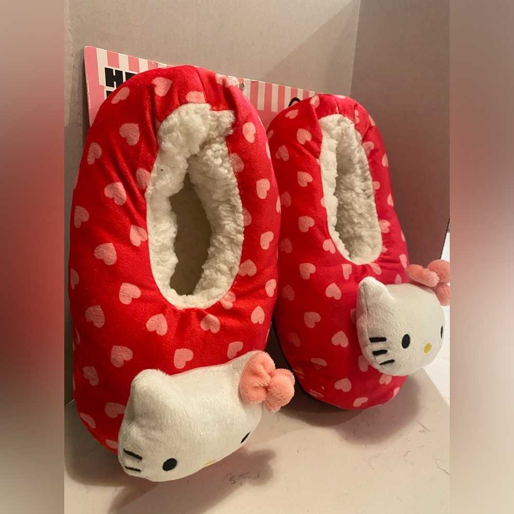 Hello Kitty Red Heart Plush Women’s Footie Slippers with Pink Bow M/L NWT